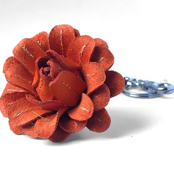 New! HANDMADE GENUINE LEATHER
DANGLE KEYRING KEYCHAIN ORANGE ROSE FLOWER - Picture 1 of 2